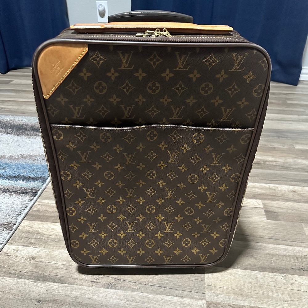 Louis Vuitton Carry On